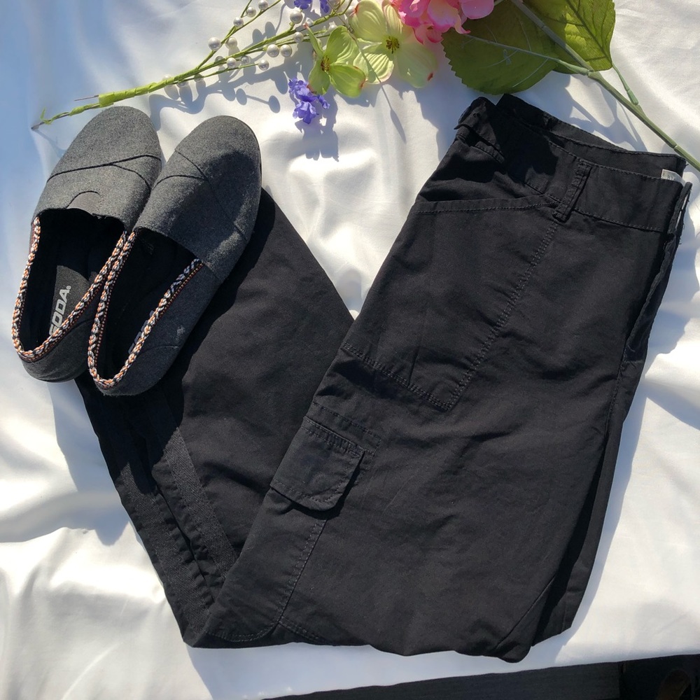 Women’s Capris - Picture 2 of 4